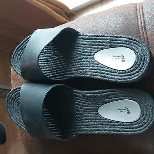 Black slide sandal